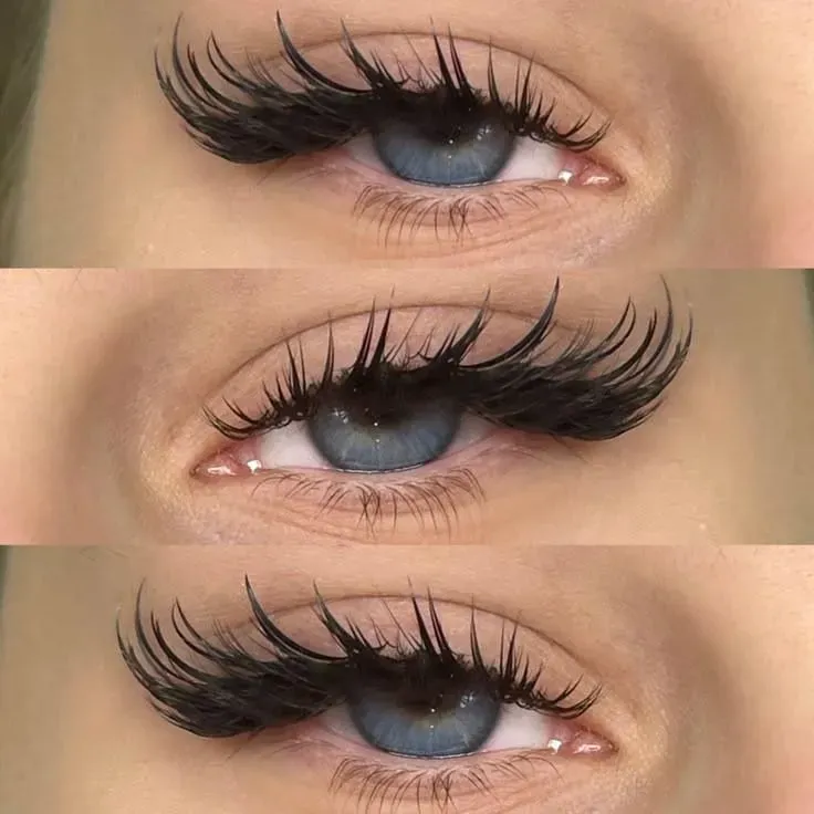 Model mit gestylten dezenten voluminösen Augenbrauen und blauner Augenfarbe.